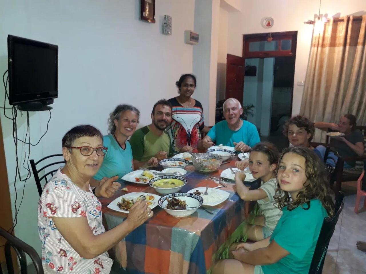 Nisansala HomeStay Kandy Deiyannewela Luaran gambar
