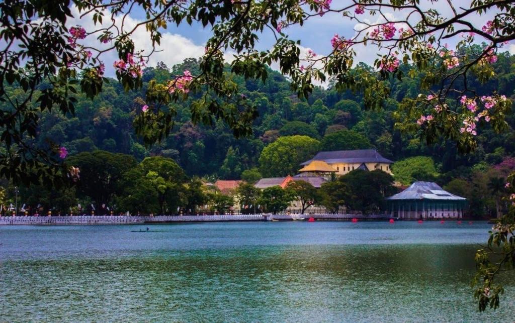 Nisansala HomeStay Kandy Deiyannewela Luaran gambar